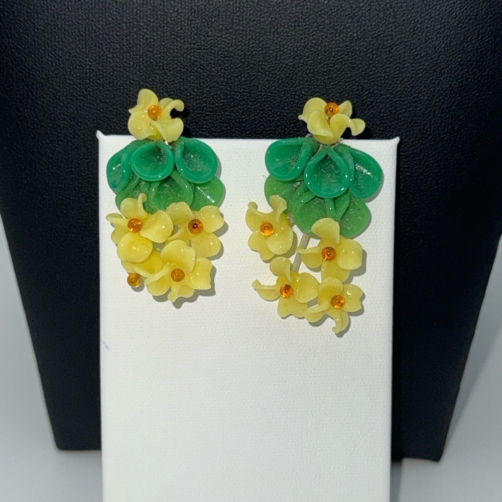 Rare Vintage 3D Japan yellow flower/leaf Avant Garde statement clip on earrings